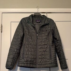 Excellent used condition! Sage-colored Patagonia nano puff jacket!